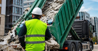 Вывоз строительного мусора в Удомле: услуги лицензированной компании — ПроМусор